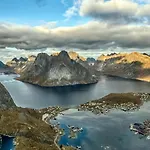 船屋 Lofoten Cruise & *