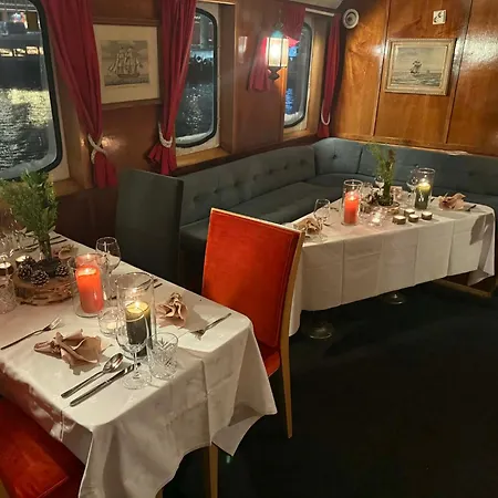 Lofoten Cruise & Πλωτό κατάλυμα